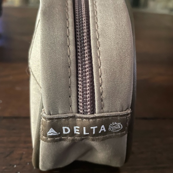Delta Air Lines Skyteam Amenity Bag - Picture 1 of 5